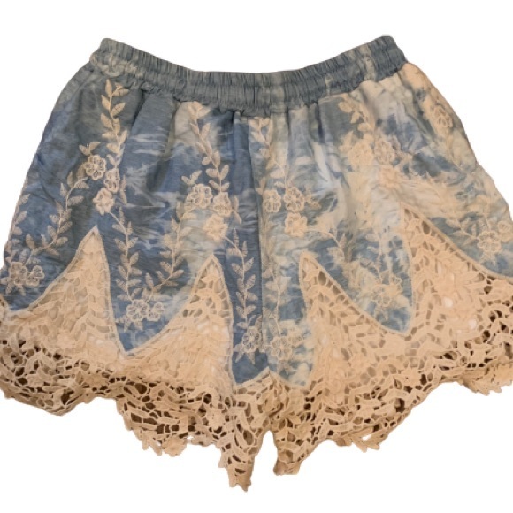 E2 boho shorts blue bleached look lace trim M NWT - Picture 2 of 8